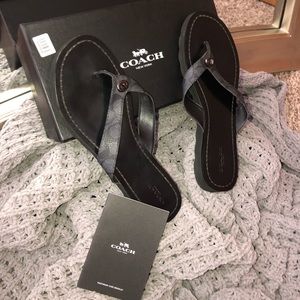 Coach Shelly Sig PVC/Mat CLF- flip flops